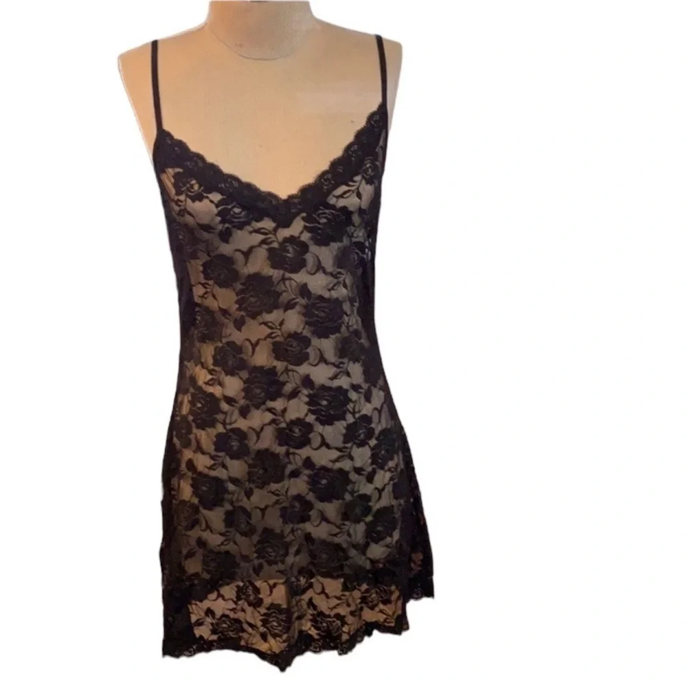 NWOT Delta Burke sheer stretchy negligee. Simply gorgeous & sexy! Floral pattern